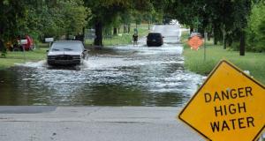 cropped-800px-fema_-_32096_-_cars_drives_though_flooded_street_in_an_oklahoma_neighborhood_jpg_475x310_q85.jpg